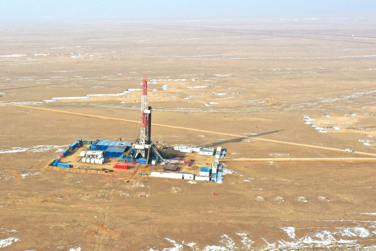玛湖纵向含油层系多,资源潜力大,"十二五"以来,已经成为新疆油田上产