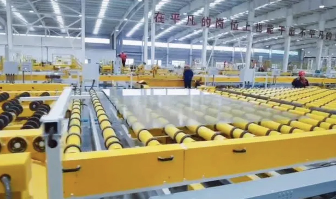 贵州首条光伏玻璃生产线在黔东南凯里炉碧工业园区投产 资料图