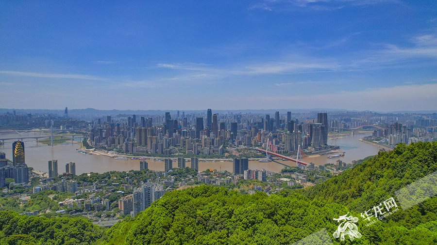 重庆中心城区高楼林立.华龙网首席记者 李文科 摄 