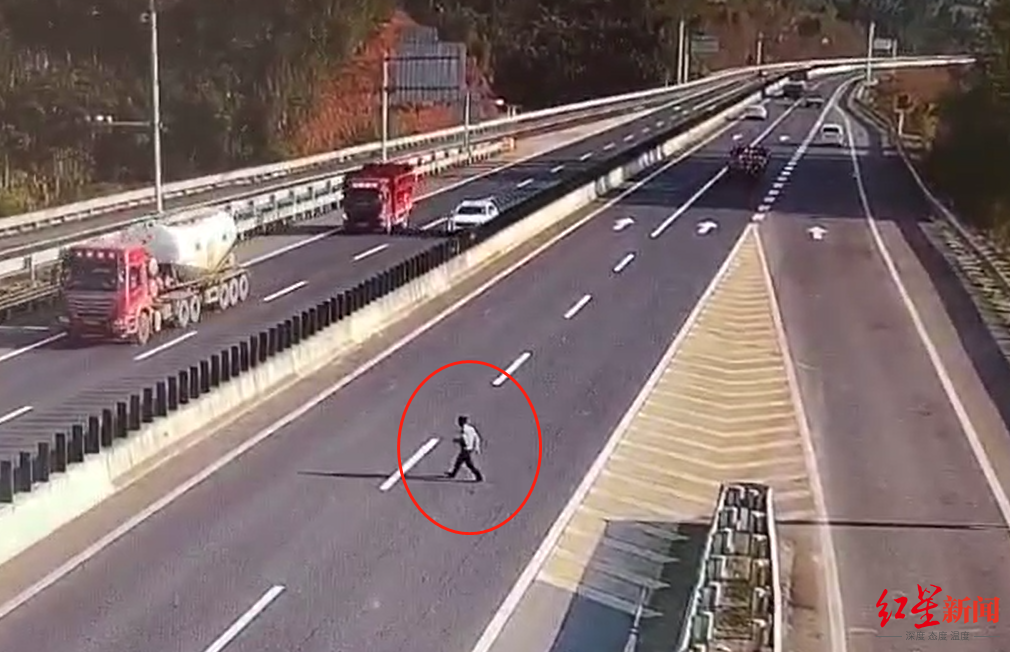 ▲俄木某某横穿高速公路