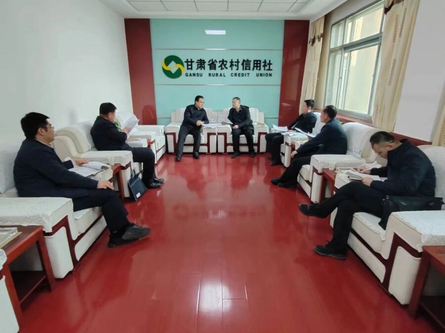 白银市副市长潘新与银行业金融机构就信贷支持"三农"工作对接洽谈