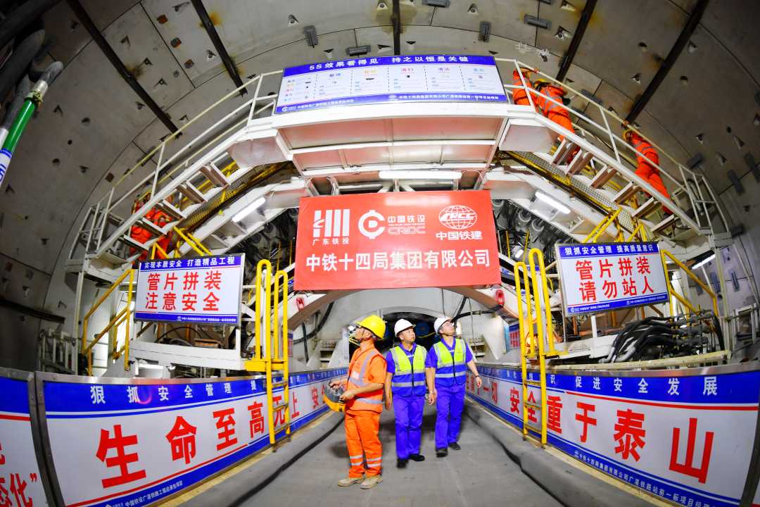广湛高铁湛江湾海底隧道贯通 广州与湛江城区将实现90分钟互达_新浪财经_新浪网