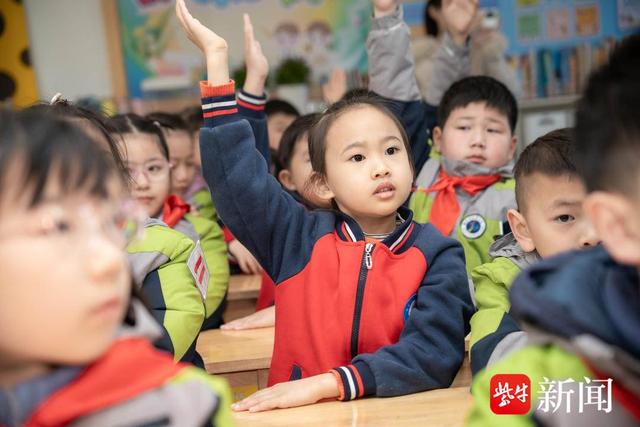 孩子们了解了力学小学的办学历史,认识了邵力子,傅学文两位先生