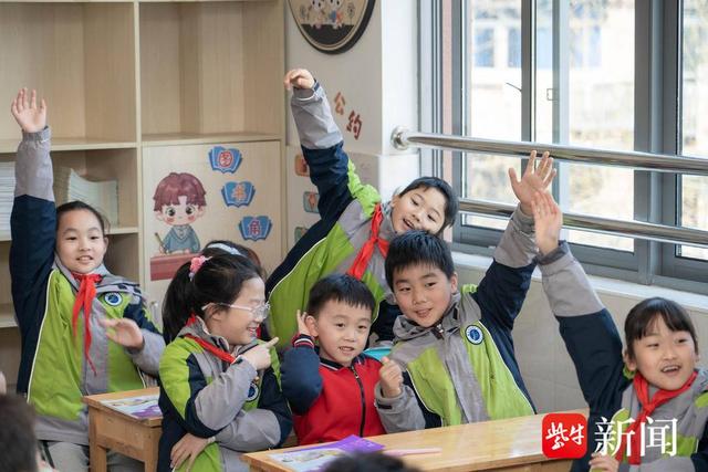 孩子们了解了力学小学的办学历史,认识了邵力子,傅学文两位先生