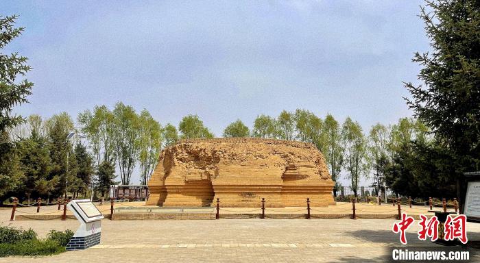 图为凉州会盟纪念馆最主要的建筑萨班灵骨塔遗址.