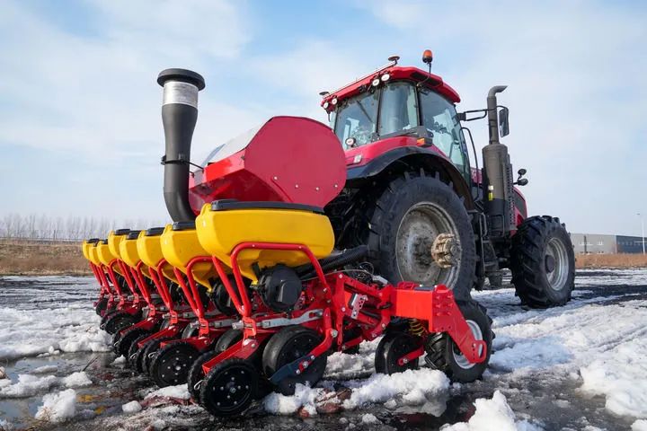 "北大仓"春耕新风向:智慧农机 科技备耕|拖拉机_新浪财经_新浪网