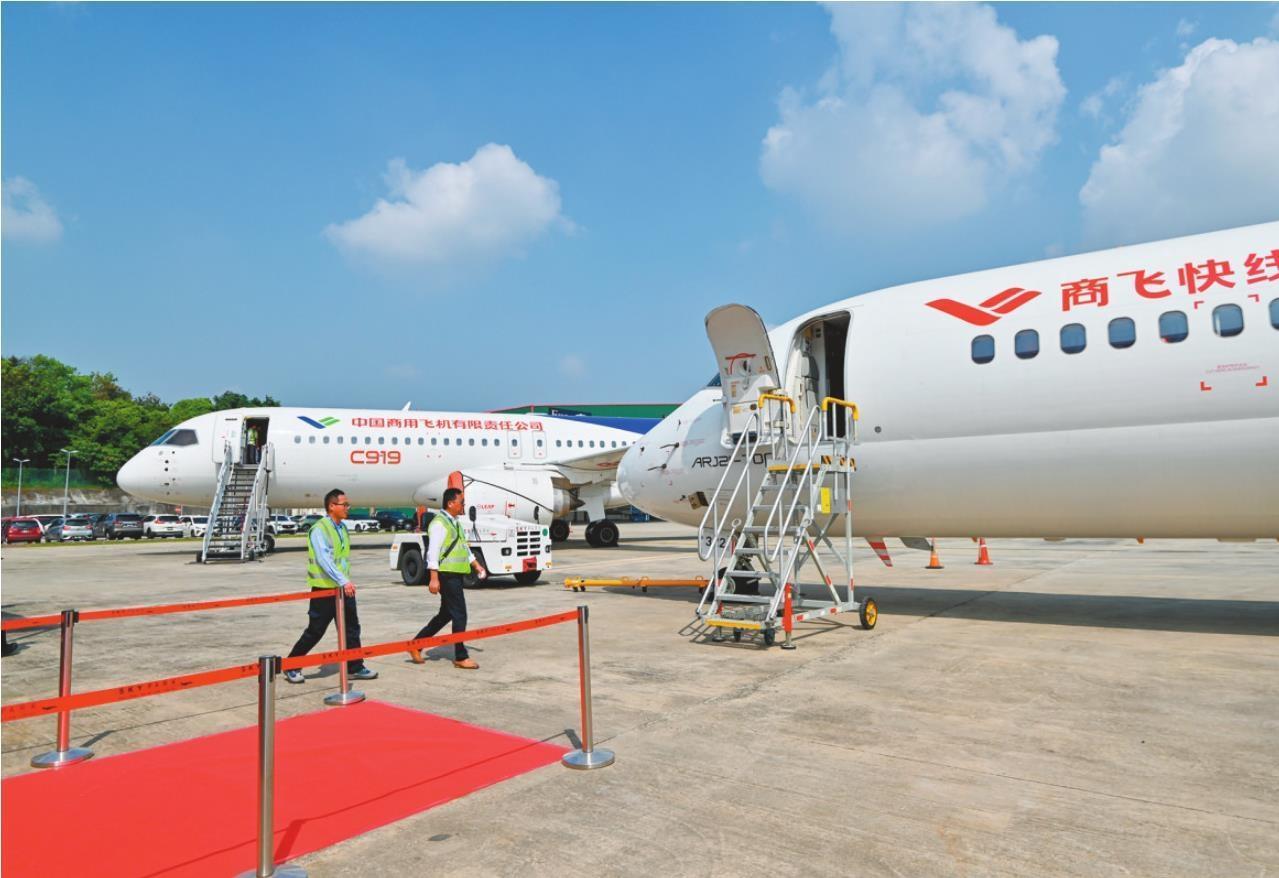 中国国产商用飞机arj21和c919亮相马来西亚|c919_新浪财经_新浪网