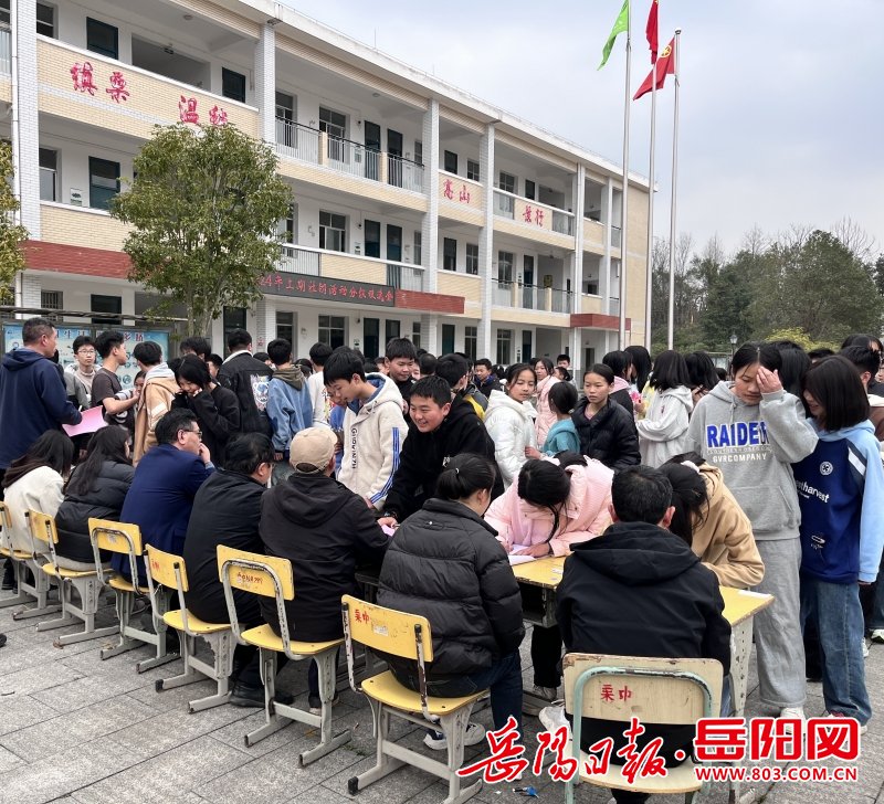 平江县伍市镇栗山中学:社团双选你我他 各抱枝头绽芳华_新浪财经_新浪