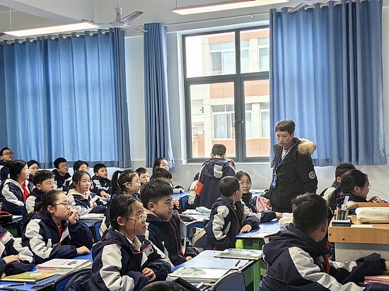 绵阳市第二中学教育集团金家林校区召开开学安全主题班会暨仪容仪表