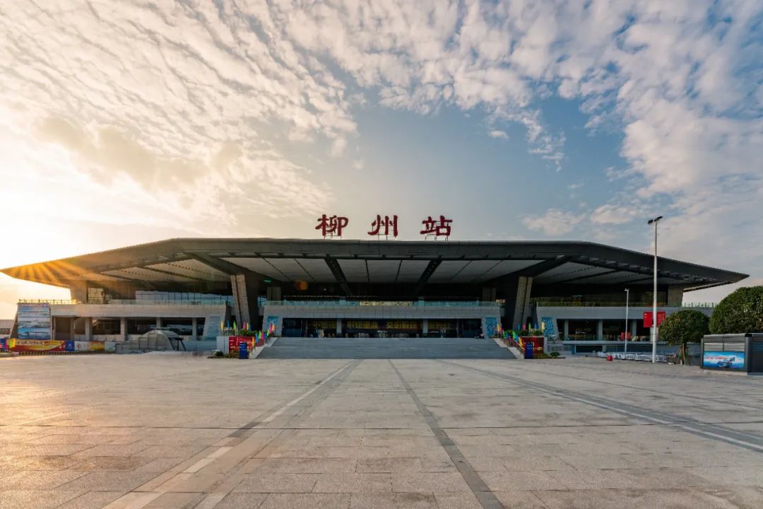 春暖花开,坐上高铁去旅行,一定要记得来柳州!