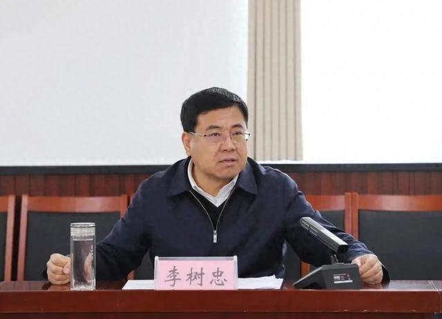 镇宁县县委书记2021图片