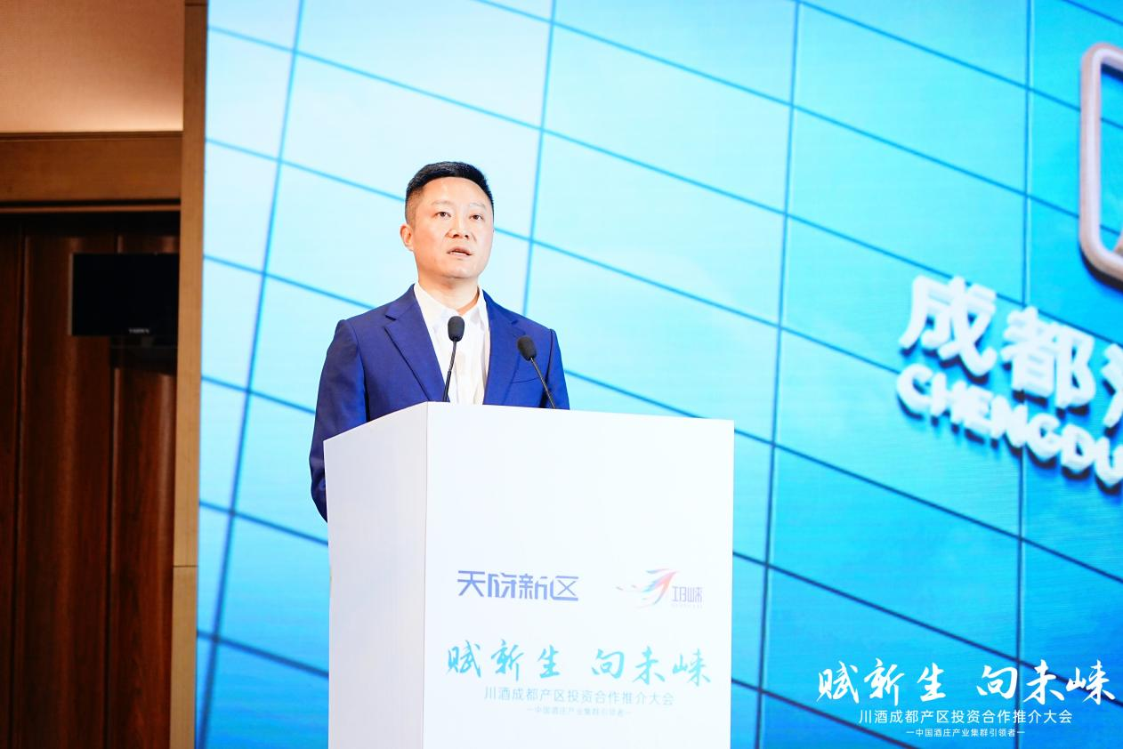 "邛崃市人民政府副市长杜俊兵指出,近几年白酒产业正经历周期性调整