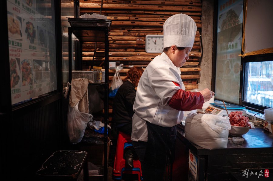 上海黄金地段小马路,打工人的碳水天堂|汤圆_新浪财经_新浪网