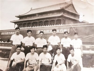 在这个"雷锋精神"熠熠闪耀的时刻,有这么一群人,他们始终怀揣报效祖国