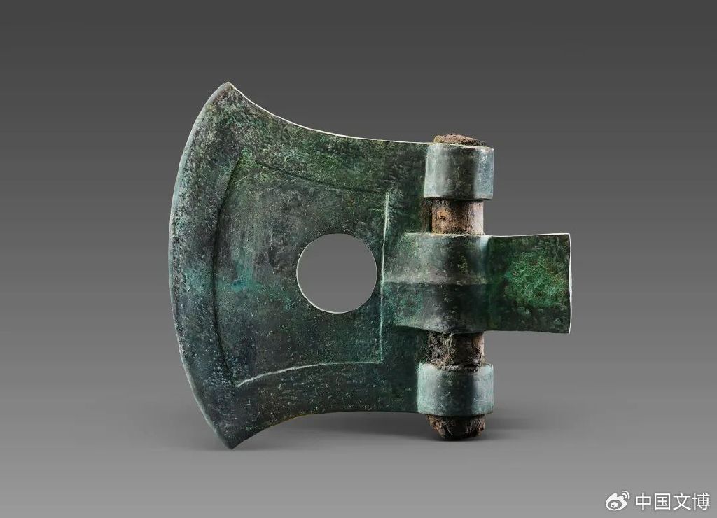 瓦窑沟墓地出土铜钺03首次发现年代最早的双辕车瓦窑沟m3编号12的车子