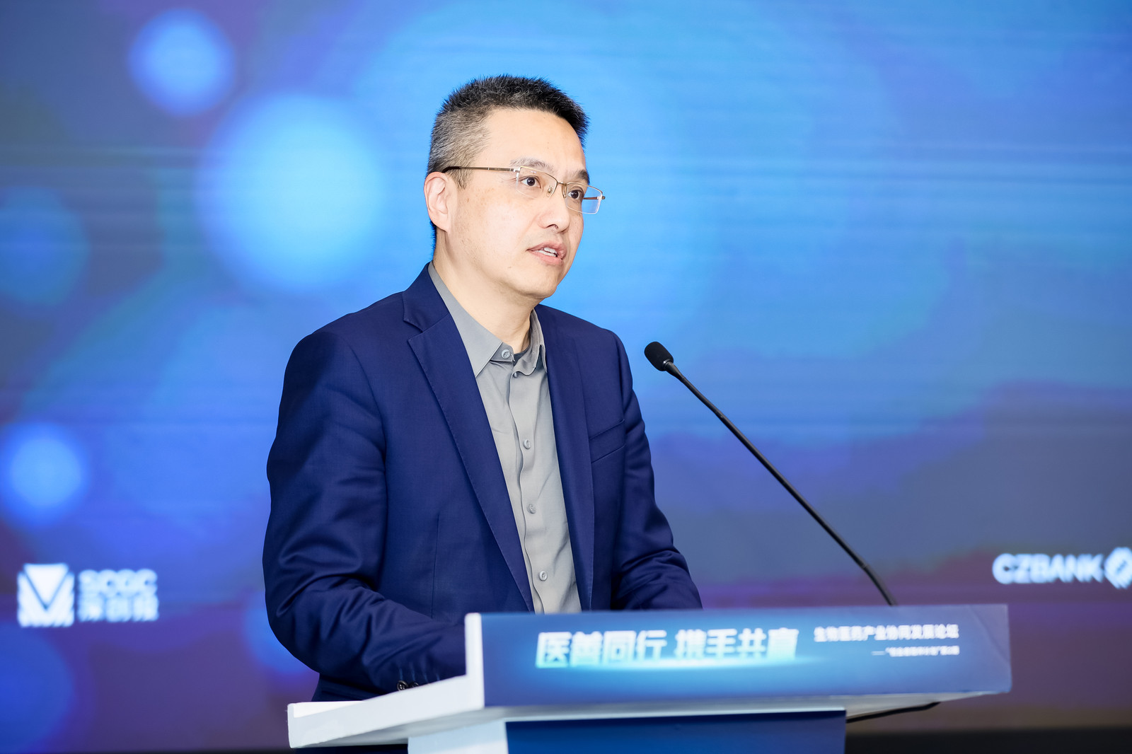 68686868徐向东在致辞中回顾了深天使在"投资金"与"投服务"两