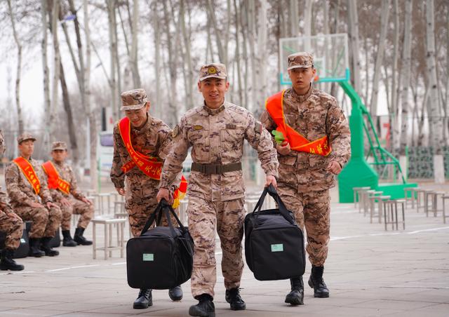 武警北京总队某部迎来2024年首批50名新兵入营|武警_新浪财经_新浪网
