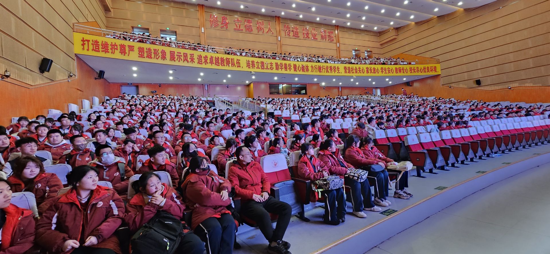 心肺复苏,胸外按压,人工呼吸……"救"等你来走进呼兰一中|韩雪_新浪