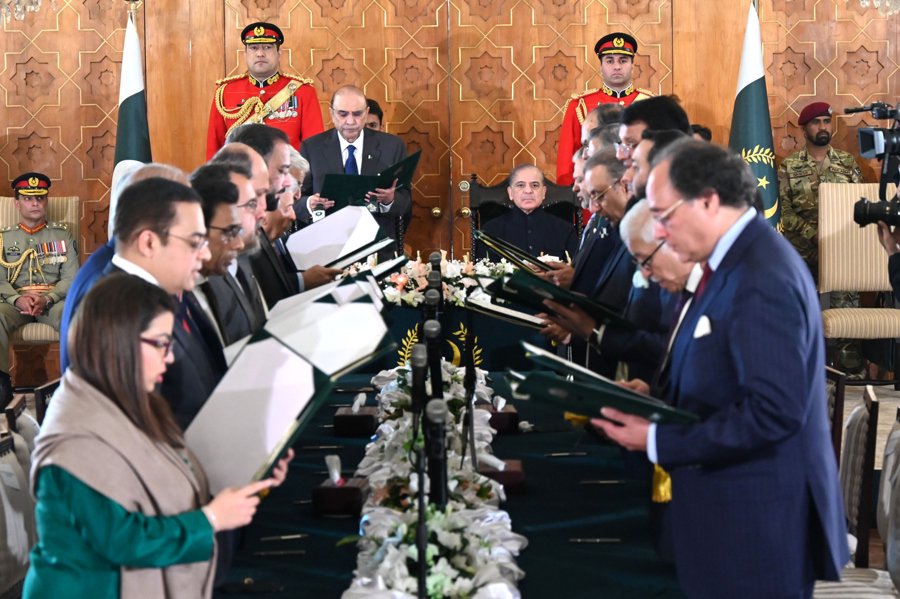 3月11日,在位于比利时布鲁塞尔的北约总部,瑞典首相克里斯特松(左)和