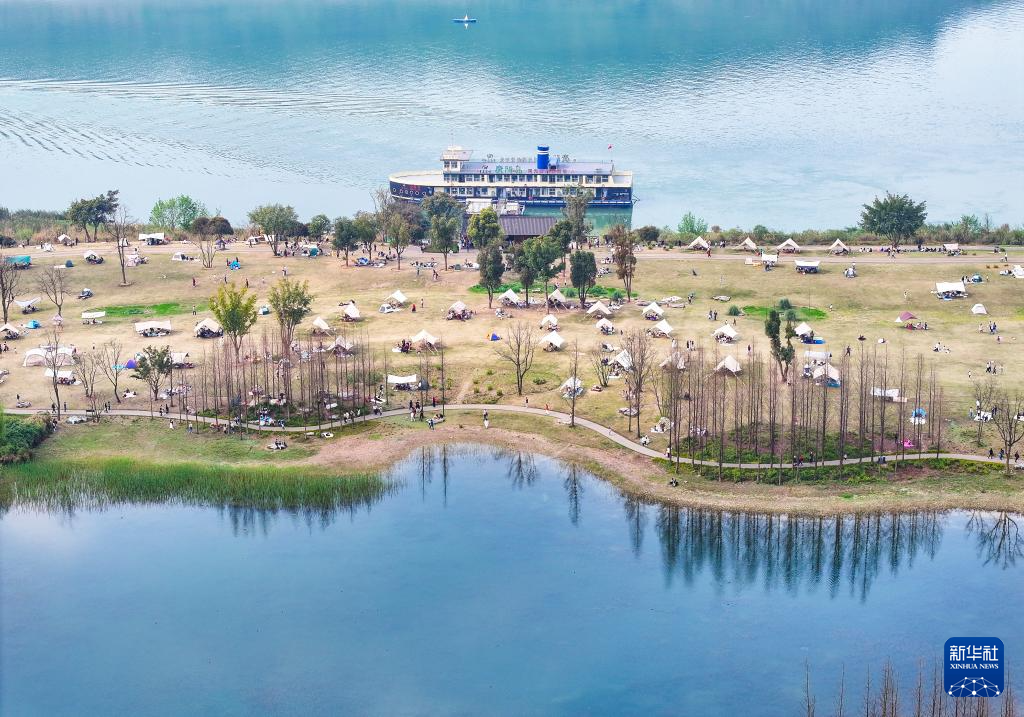 3月16日,游客在重庆广阳岛游览,休闲(无人机照片).