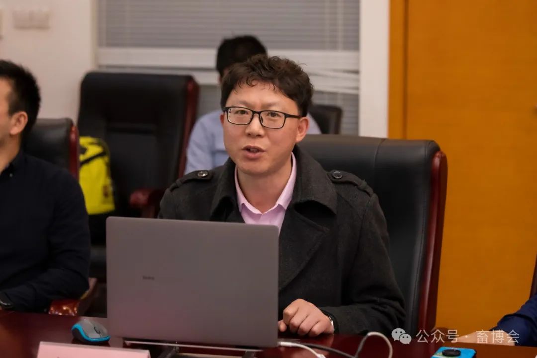 多场现场活动日和美食速度赛,见面会上,农兜&猪兜融媒体项目经理孙波