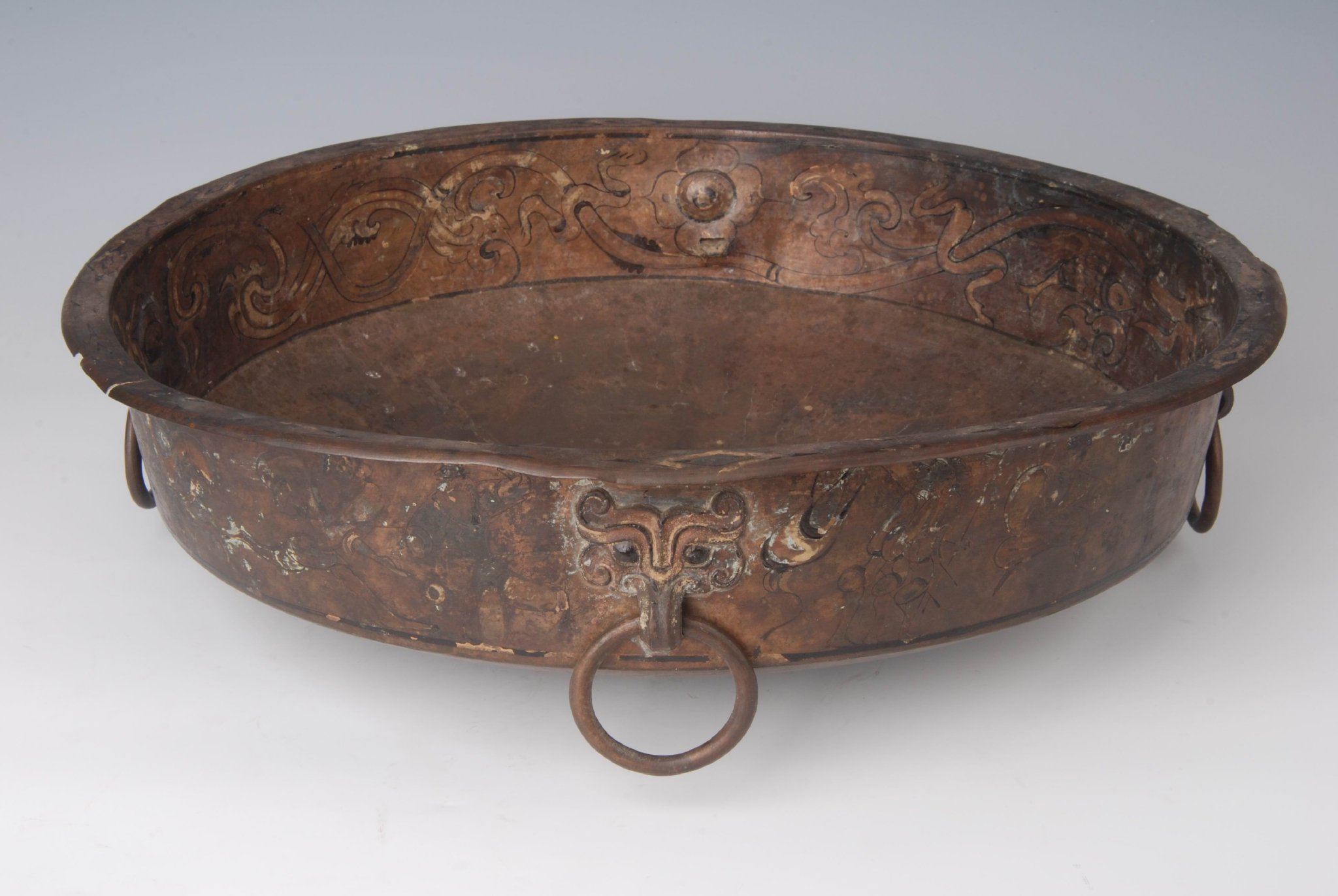 文博日历丨这个铜盆上记录了一场古代的"格斗比赛"|青铜器_新浪财经