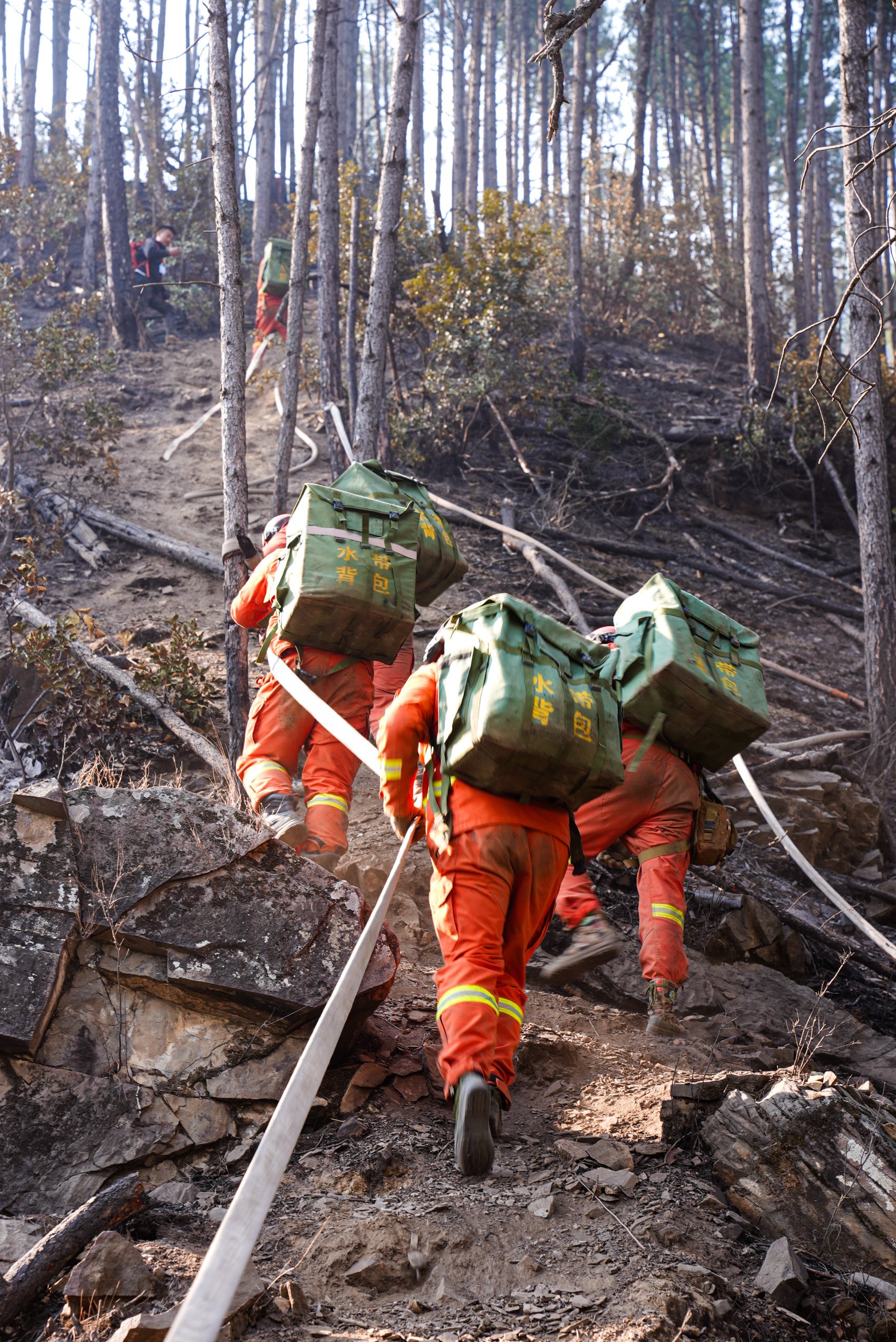 c视频丨送"水龙"上火山——川观新闻记者现场直击雅