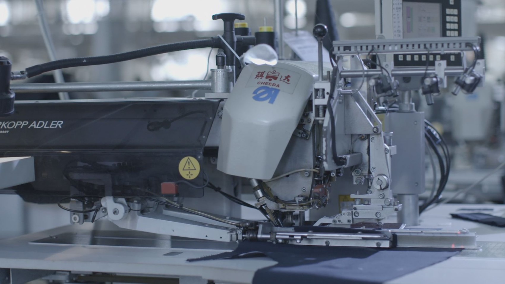 琪达集团生产车间的自动开袋机.行业如何借鉴?