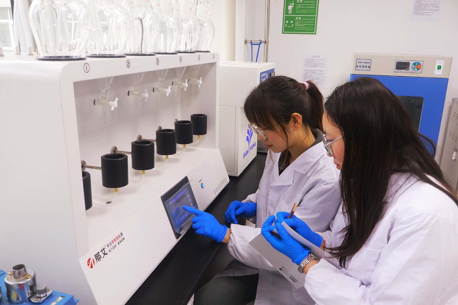 扬大团队进行产品研发.乔云 摄