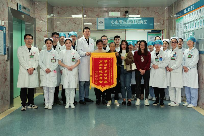     隆安县人民医院心血管内科收到患者送来的