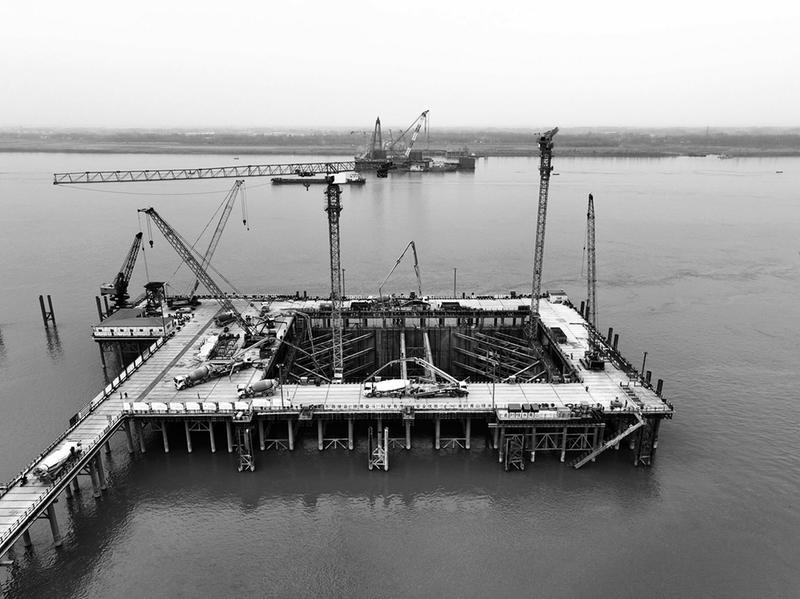 池州长江公铁大桥4号墩承台首次浇筑完成|池州市_新浪