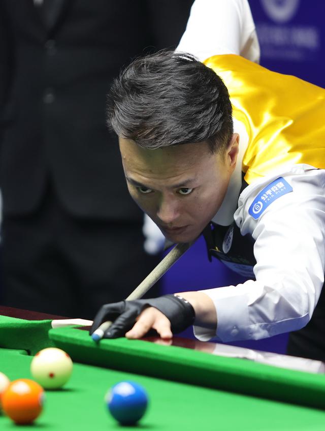 3月18日,中国选手代勇在国内组第一阶段比赛中,他13比8战胜孔维立.