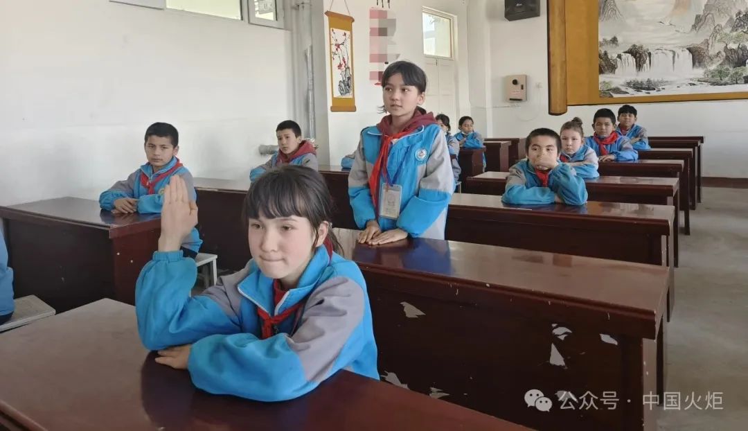 新疆生产建设兵团3月12日,石河子第十中学召开关工委会议,落实上级关