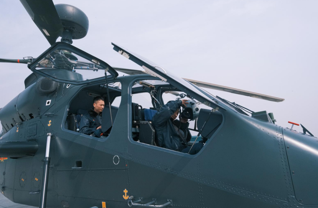 陆航多机型跨昼夜飞行……|飞行员_新浪财经_新浪网