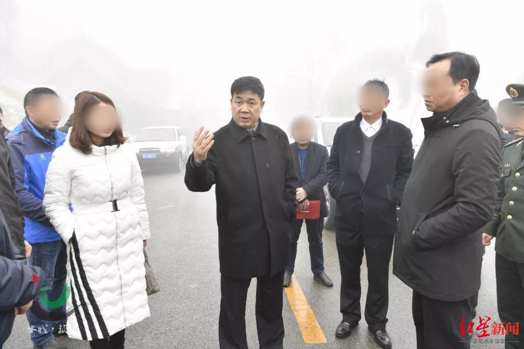 钟山区凤凰办事处主任,钟山区汪家寨镇党委书记,钟山区政府副区长