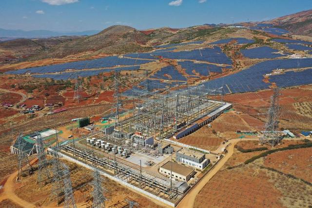 四川省凉山州盐源县,盐源500千伏变电站全景.(陈兴旺 摄)