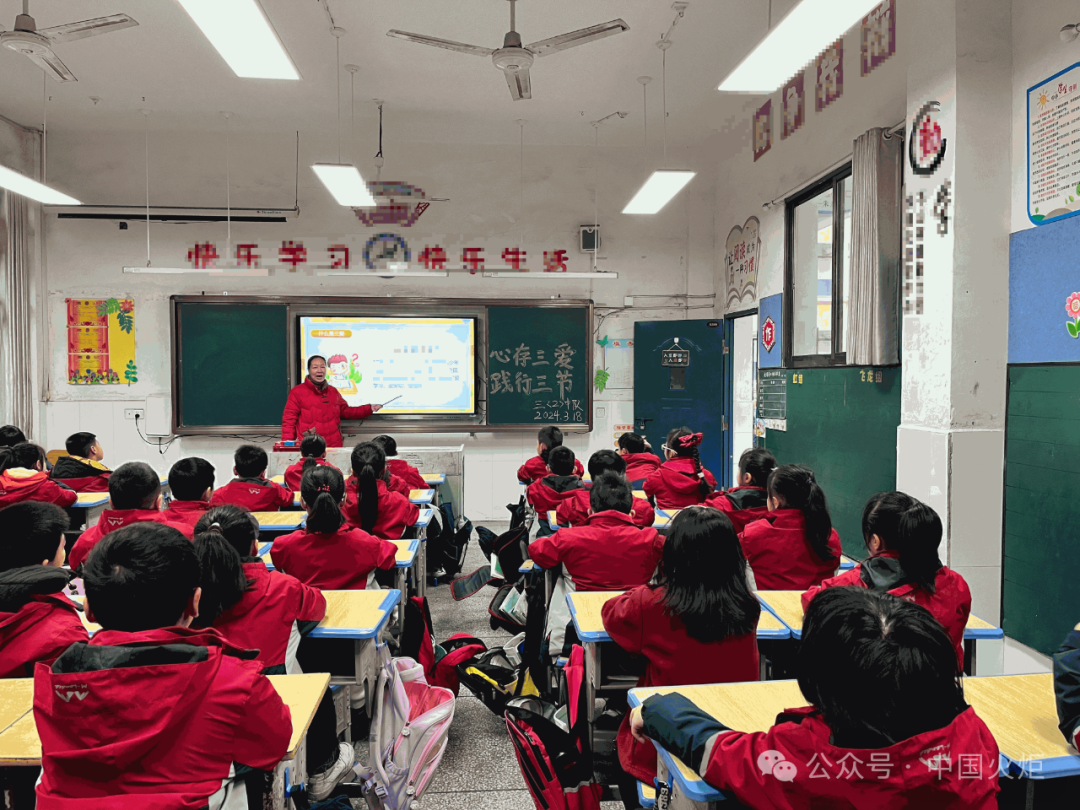 湾社区关工委联合红星路小学国际部二(8)中队开展垃圾分类宣传活动