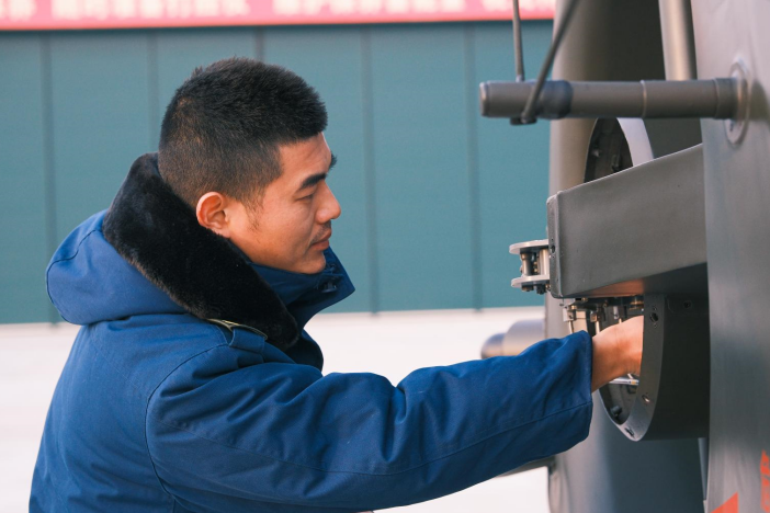 陆航多机型跨昼夜飞行……|飞行员_新浪财经_新浪网