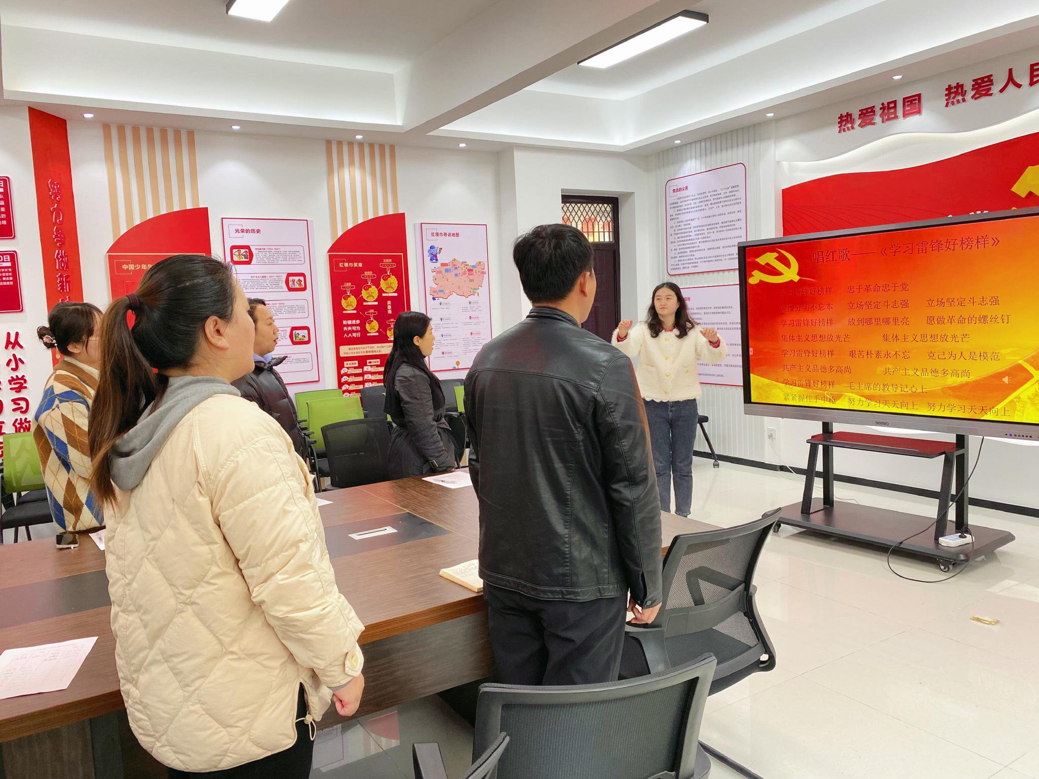 学雷锋,守初心,担使命 二七区四季路第二小学召开