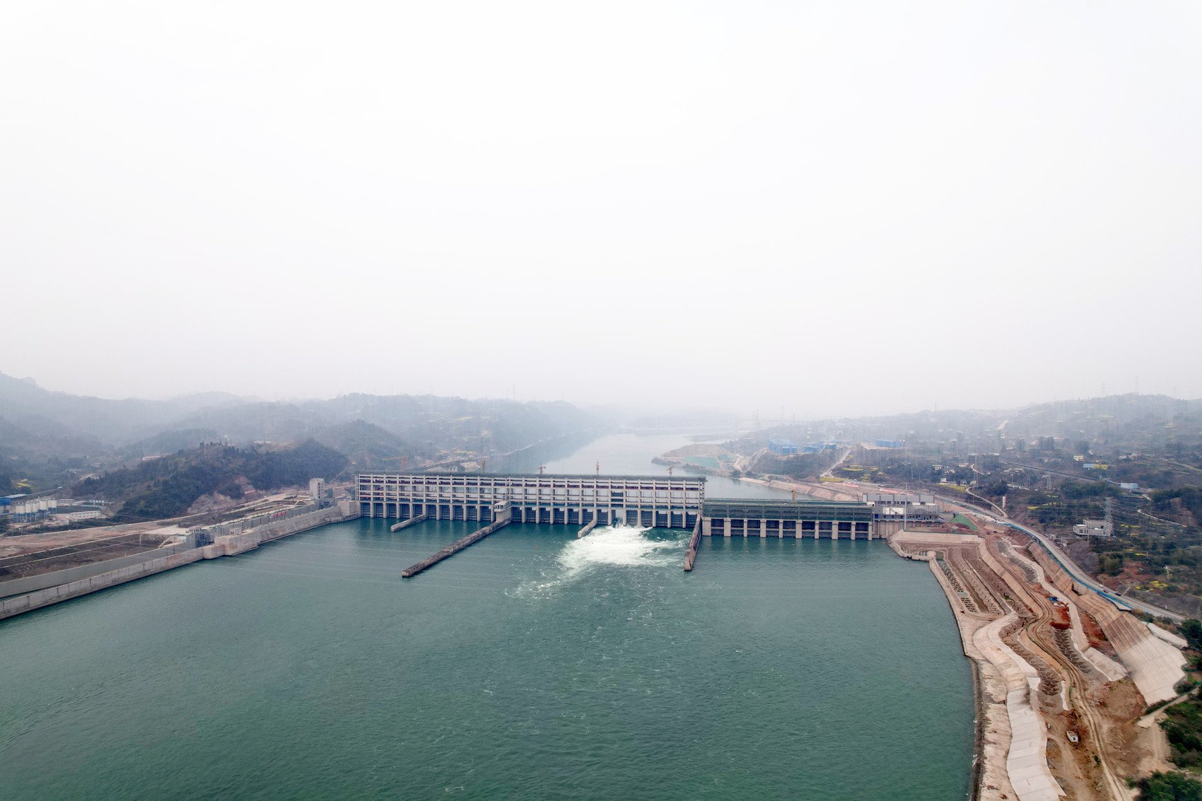 岷江龙溪口航电枢纽计划年内首组机组发电.