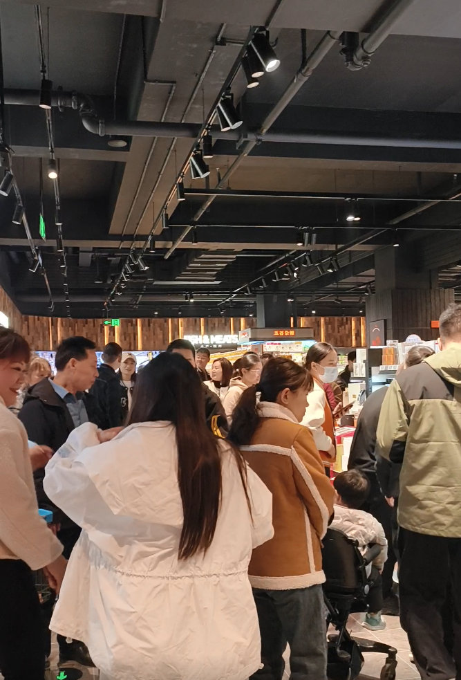 解码胖东来:实为多业态商场,员工每周单休无小长假,多岗位临时工|招聘