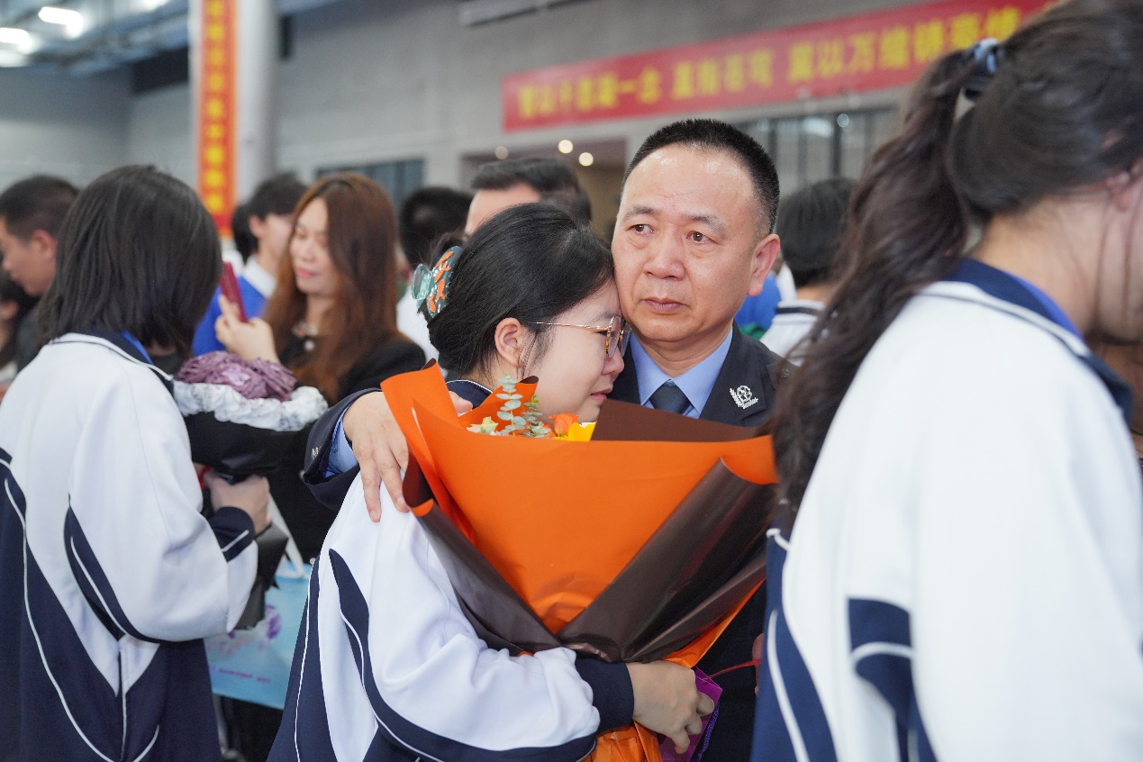 格致中学举行首届高三年级成人礼暨高考誓师大会|高三_新浪财经_新浪