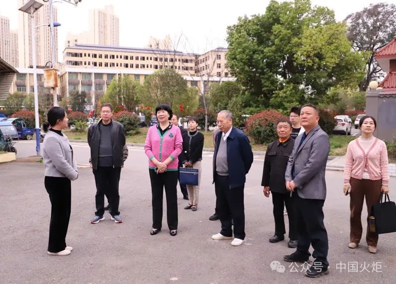 3月18日上午,赣州市关工委第一副主任缪兰英等一行到信丰县关工委调研