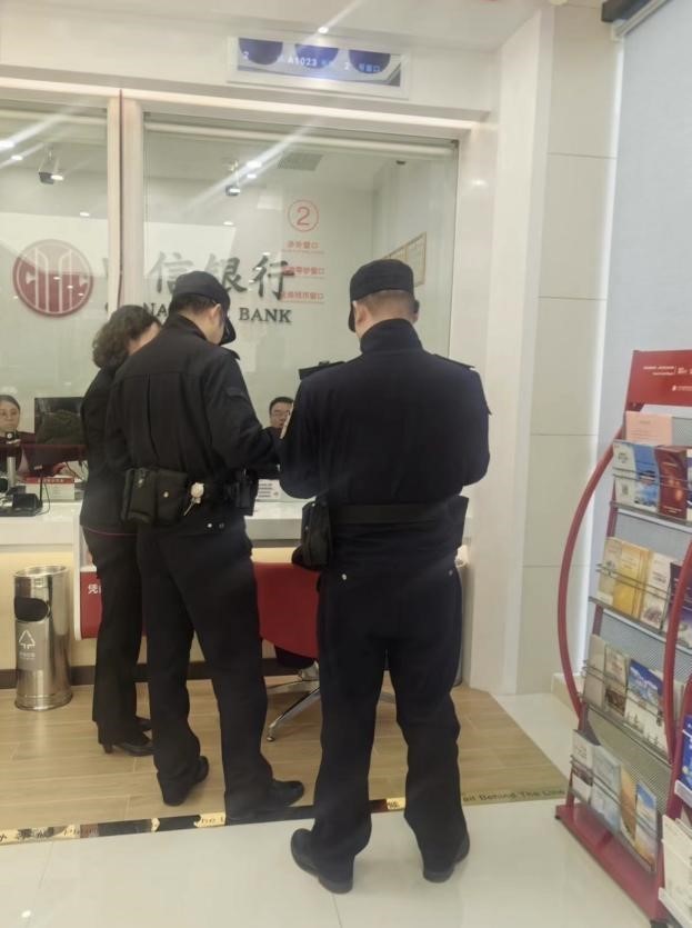 2024年2月27日,一名男性客户前往中信银行杭州临江支行办理非柜面转账