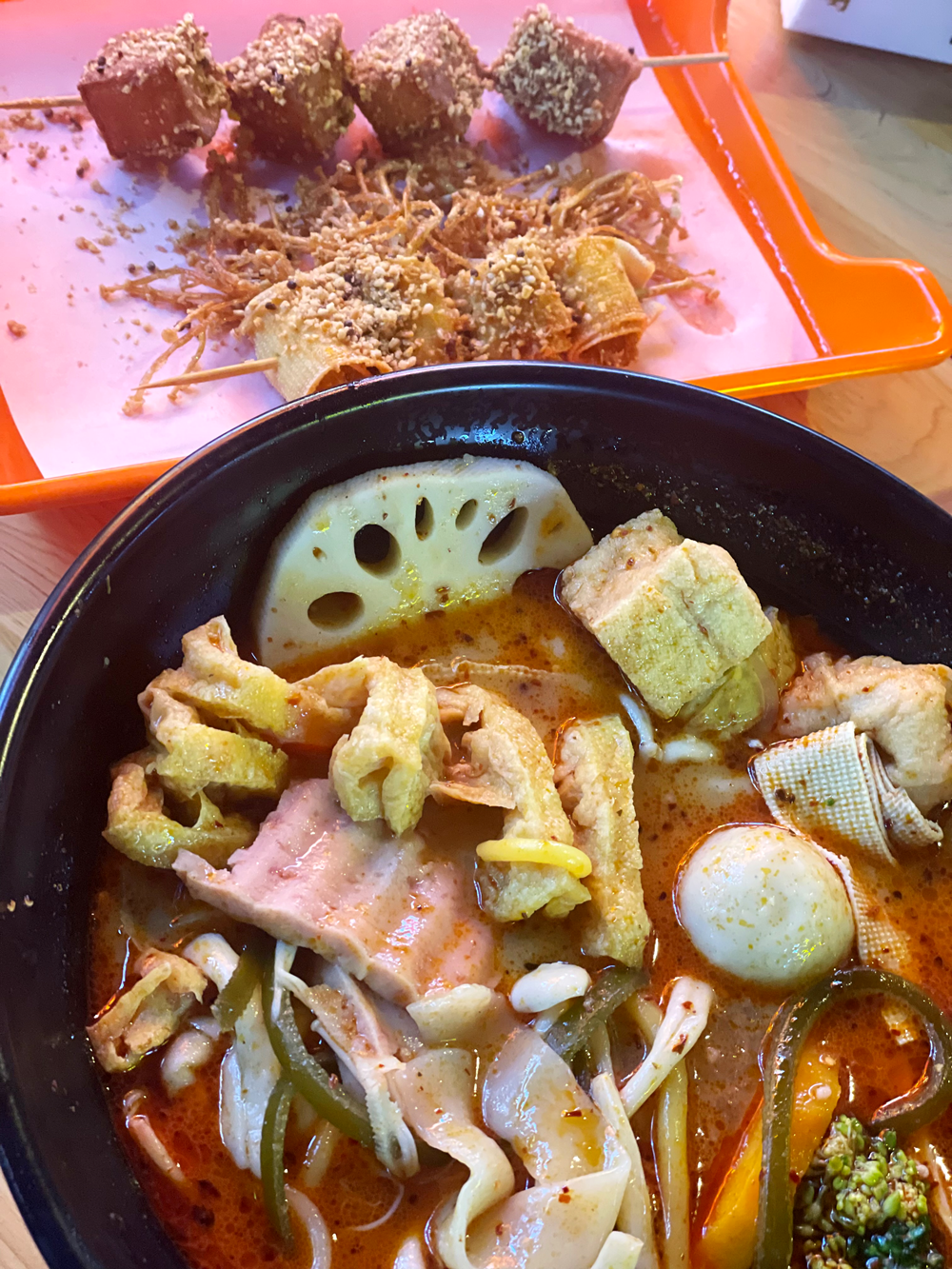 东北麻辣烫通常与炸串搭配