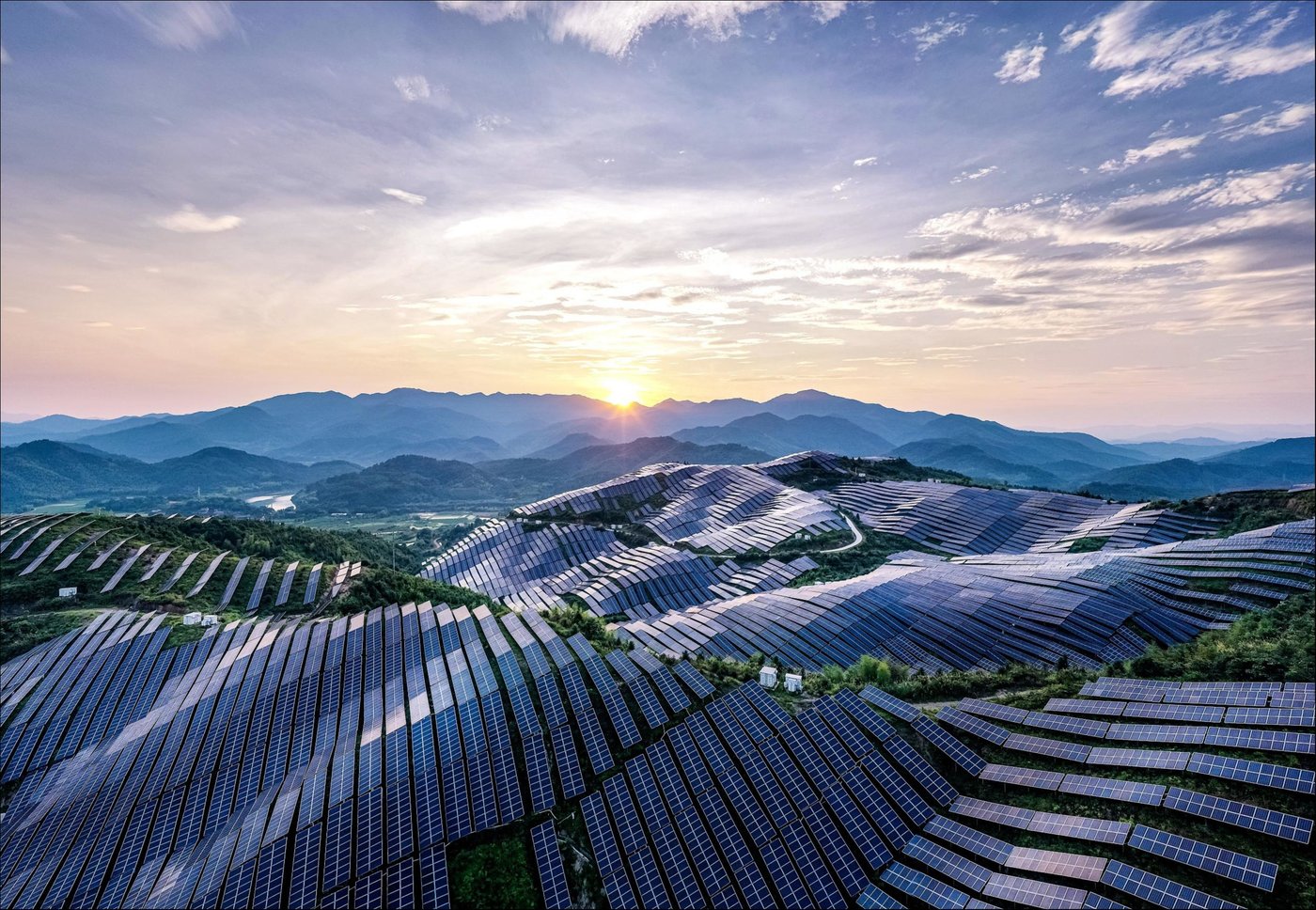 光伏龙头协鑫科技全面押注颗粒硅,业绩下滑但股价大涨12%