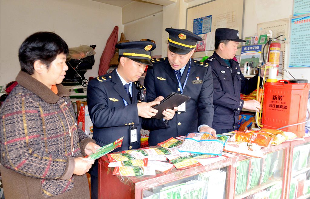 湖北竹山县上庸市场监管所"3·15"打假护农保春耕_新浪财经_新浪网