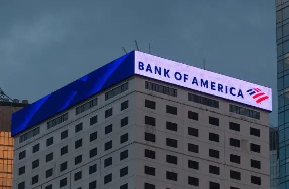 彭博引述知情人士称,美国银行(bank of america)将缩减其香港总部的