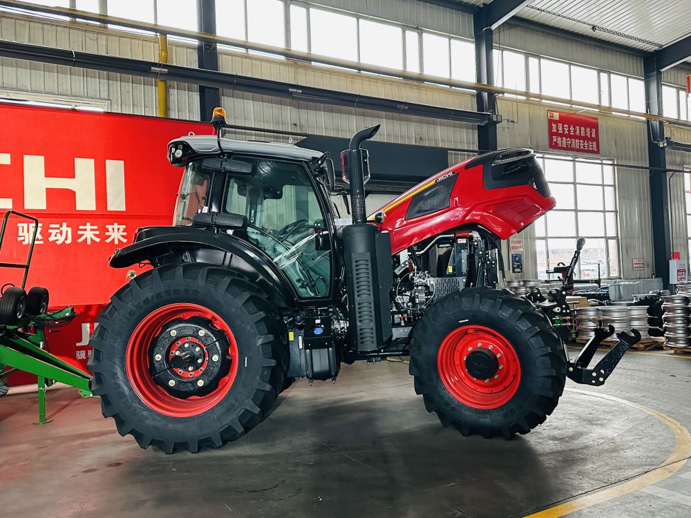 佳木斯骥驰拖拉机制造有限公司生产的大马力拖拉机.