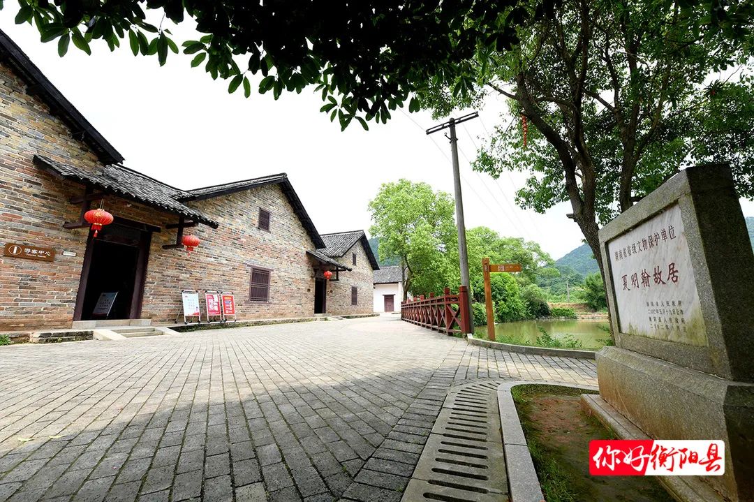 湖南衡阳县洪市镇礼梓村,一条青石小道通向夏明翰故居.